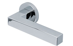 scoop edelstahl türdrücker form 1002 in edelstahl poliert auf rundrosette