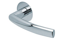 scoop flache lösungen türdrücker form 1003 in edelstahl poliert auf flacher rundrosette