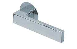 scoop flache lösungen türdrücker form 1005 in edelstahl poliert auf flacher rundrosette