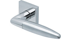 scoop edelstahl türdrücker form 1007 in edelstahl poliert auf quadratrosette