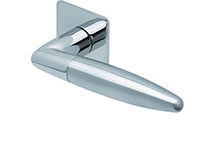 scoop flache lösungen türdrücker form 1007 in edelstahl poliert auf flacher quadratrosette