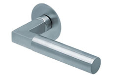 scoop flache lösungen türdrücker form 1016 in edelstahl matt auf flacher rundrosette