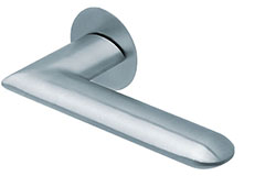 scoop flache lösungen türdrücker form 1021 in edelstahl matt auf flacher rundrosette