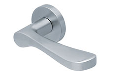 scoop edelstahl türdrücker form 1024 in edelstahl matt auf rundrosette