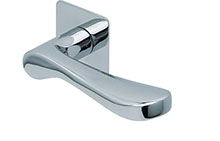 scoop flache lösungen türdrücker form 1024 in edelstahl poliert auf flacher quadratrosette