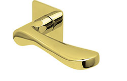 scoop flache lösungen türdrücker form 1024 in pvd messinggelb auf flacher quadratrosette