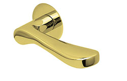 scoop flache lösungen türdrücker form 1024 in pvd messinggelb auf flacher rundrosette