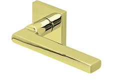scoop edelstahl türdrücker form 1025 in pvd messinggelb auf quadratrosette