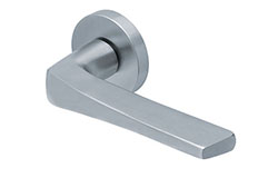 scoop edelstahl türdrücker form 1026 in edelstahl matt auf rundrosette