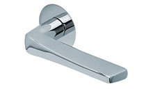 scoop flache lösungen türdrücker form 1026 in edelstahl poliert auf flacher rundrosette