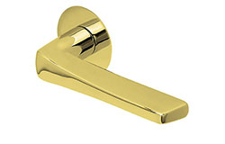 scoop flache lösungen türdrücker form 1026 in pvd messinggelb auf flacher rundrosette