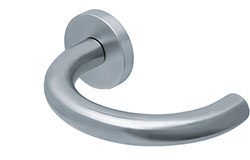 scoop edelstahl türdrücker form 1070 in edelstahl matt auf rundrosette