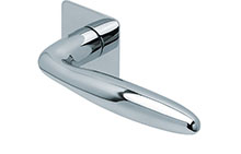 scoop flache lösungen türdrücker form 1083 in edelstahl poliert auf flacher quadratrosette