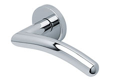 scoop edelstahl türdrücker form 1084 in edelstahl poliert auf rundrosette