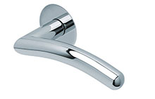 scoop flache lösungen türdrücker form 1084 in edelstahl poliert auf flacher rundrosette