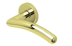 scoop edelstahl türdrücker form 1084 in pvd messinggelb auf rundrosette