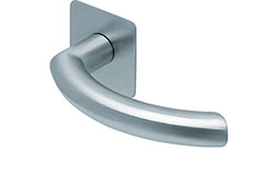 scoop flache lösungen türdrücker form 1085 in edelstahl matt auf flacher quadratrosette