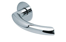 scoop flache lösungen türdrücker form 1085 in edelstahl poliert auf flacher rundrosette