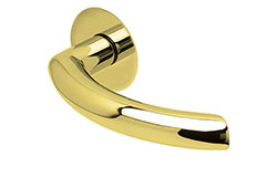 scoop flache lösungen türdrücker form 1085 in pvd messinggelb auf flacher rundrosette