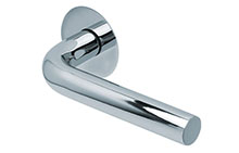 scoop flache lösungen türdrücker form 1100 in edelstahl poliert auf flacher rundrosette