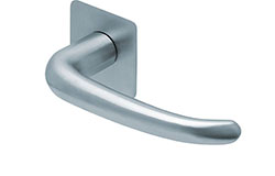 scoop flache lösungen türdrücker form 1103 in edelstahl matt auf flacher quadratrosette