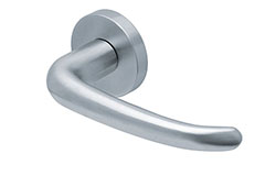 scoop edelstahl türdrücker form 1103 in edelstahl matt auf rundrosette