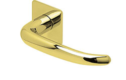 scoop flache lösungen türdrücker form 1103 in pvd messinggelb auf flacher quadratrosette