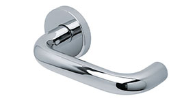 scoop edelstahl türdrücker form 1104 in edelstahl poliert auf rundrosette