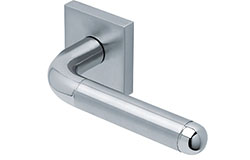 scoop edelstahl türdrücker form 1173 in edelstahl matt auf quadratrosette