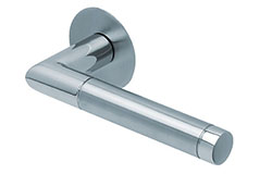 scoop flache lösungen türdrücker form 1174 in edelstahl matt auf flacher rundrosette