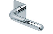 scoop flache lösungen türdrücker form 1200 in edelstahl poliert auf flacher quadratrosette