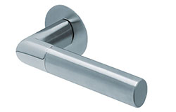 scoop flache lösungen türdrücker form 1212 in edelstahl matt auf flacher rundrosette