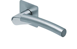 scoop flache lösungen türdrücker form 1764 in edelstahl matt auf flacher quadratrosette