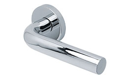 scoop edelstahl türdrücker form 2100 in edelstahl poliert auf rundrosette