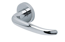 scoop edelstahl türdrücker form 2103 in edelstahl poliert auf rundrosette