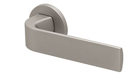 scoop formspiele türdrücker form 8077 in nickel satin auf rundrosette