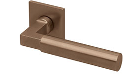 scoop formspiele türdrücker form 8080 in pvd kupfer matt auf quadratrosette